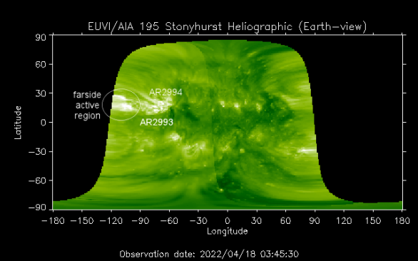 Pohled na část odvrácené polokoule Slunce nabízí ještě sonda STEREO-A, která je kousek za Zemí a vidí na něj o něco více zleva. Na snímku je aktivní oblast skrytá kousek za východním okrajem Slunce a také tam vidíme přivrácenou polokouli s aktivními oblastmi 2993-4 s výraznou aktivitou. Autor: NASA/SDO/STEREO-A