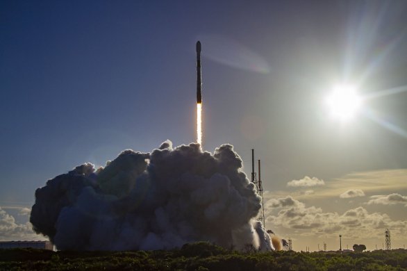 Raketa Falcon 9 startuje 5. 8. 2022 s jihokorejskou sondou Danuri k Měsíci Autor: SpaceX
