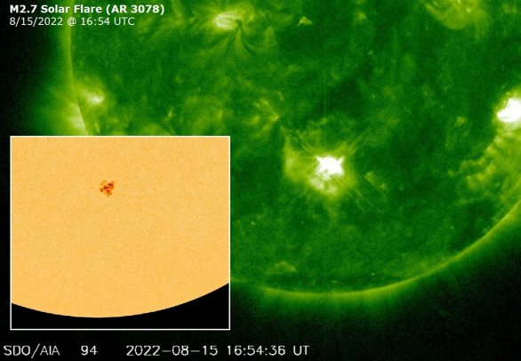 Záběr erupce M2,7 z 15. 8. 2022 na snímcích Solar Dynamics Observatory Autor: NASA/SDO/HMI/AIA(Solarham.net