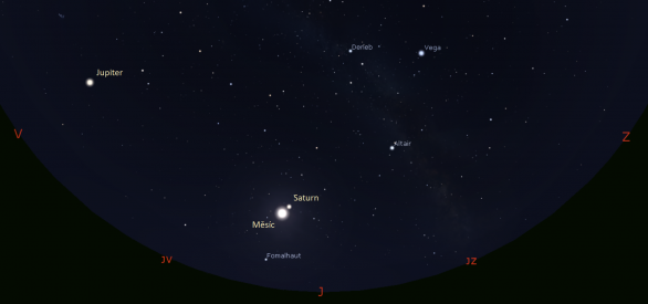 O půlnoci z 30. na 31. srpen uvidíme nad jihem Měsíc v modrém superúplňku spolu se Saturnem v opozici. Na východě je také Jupiter. Autor: Stellarium/Jan Veselý