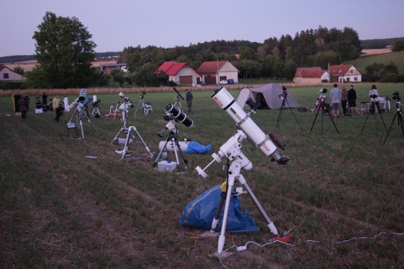 Pozorovací louka během Astronomické expedice 2022 Autor: Martin Mašek