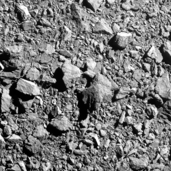 Jeden z posledních snímků ze sondy DART. Byl pořízen kamerou DRACO ve výšce asi 11 kilometrů, kdy do prudkého nárazu zbývaly zhruba 2 sekundy. Autor: NASA