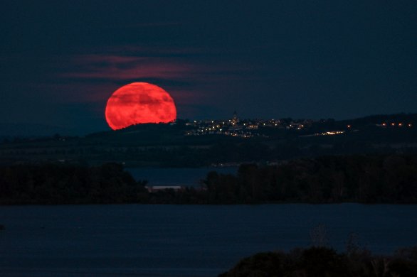 Východ Měsíce Autor: Radek Kroupa