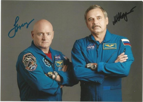 Američan Scott Kelly (vlevo) a Michail Kornijenko z Ruska společně prožili 340 dnů na ISS
(foto z archivu autora textu)
