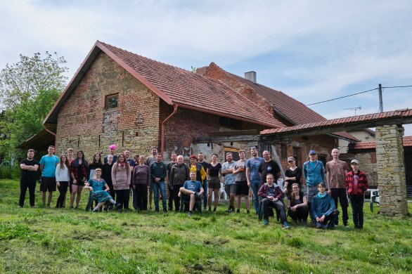 Společná fotografie účastníků Mikroexpedice APO 2023 Autor: Pavel Váňa