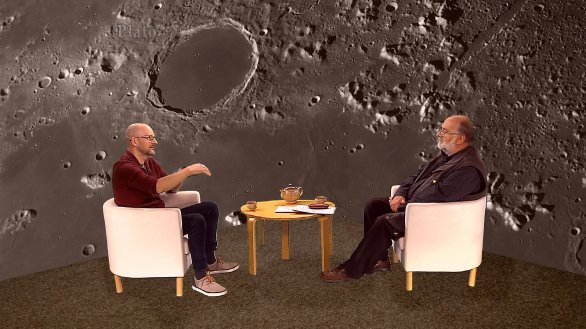 Pavel Gabzdyl (vlevo) hovoří o Měsíci v pořadu Hlubinami vesmíru Autor: TV Noe