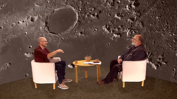 Pavel Gabzdyl (vlevo) hovoří o Měsíci v pořadu Hlubinami vesmíru Autor: TV Noe