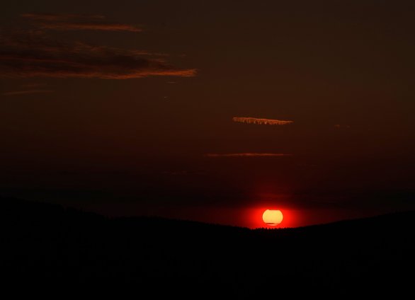 Západ Slunce se skvrnami 8. 5. 2024, Samyang 135 mm, clona 11, Canon R6Mk2, ISO100, 1/4000 s. Autor: Martin Gembec