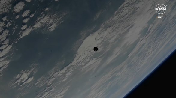 Kosmická loď Starliner se během mise CFT-1 přibližuje k ISS. 6. 6. 2024 krátce o 17:00 SELČ Autor: NASA TV