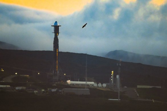Falcon 9 na kosmodromu Vandenberg v Kalifornii je připraven k misi Bandwagon 2 na níž startovala i minidružice LASARsat Autor: Karel Horák