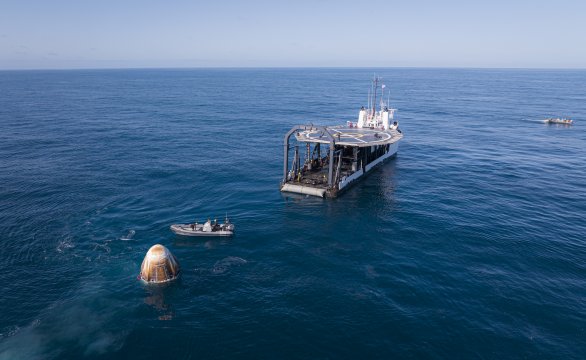 Vyzvednutí kabiny Crew Dragonu 4. 4. 2025 po skončení mise Fram2 Autor: SpaceX