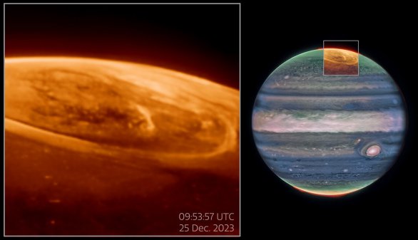 Vpravo vidíme Jupiter v infračerveném oboru s oblaky tmavě modré a bílé barvy s bouřemi načervenalých odstínů. Ve výřezu vidíme detail polární záře z 25. 12. 2023 Autor: NASA, ESA, CSA, STScI, Ricardo Hueso (UPV), Imke de Pater (UC Berkeley), Thierry Fouchet (Observator