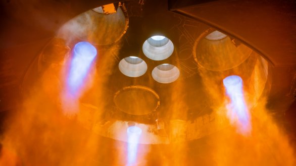 Starship S35 statický zážeh šesti motorů před testovacím letem IFT-9 Autor: SpaceX