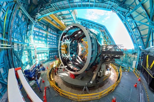Simoniy Survey Telescope uvnitř Observatoře Vera C. Rubinové Autor: H. Stockebrand/RubinObs/NSF​/AURA