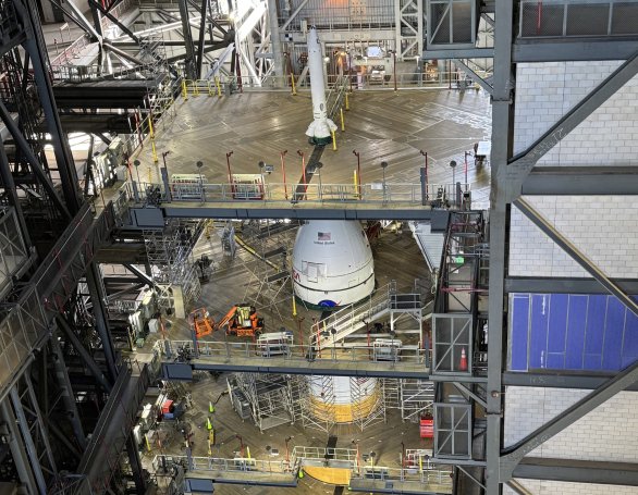 Kosmická loď Orion mise Artemis II se záchrannou věžičkou na raketě SLS Autor: Lockheed Martin Kosmická loď Orion mise Artemis II se záchrannou věžičkou na raketě SLS Autor: Lockheed Martin