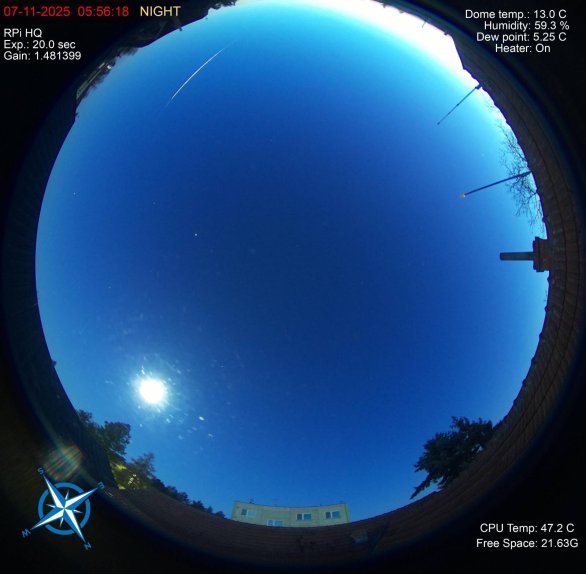 Záznam průletu jasného meteoru 7. 11. 2025 v 5:56 Autor: Libor Čapkovič Záznam průletu jasného meteoru 7. 11. 2025 v 5:56 Autor: Libor Čapkovič