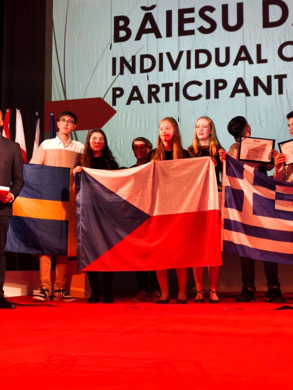 Nositelé čestných uznání: (zleva) Amélie Zemanová, Vladimír Kopecký, Kateřina Nespěšná, Kateřina Tesař Autor: Radka Křížová Nositelé čestných uznání: (zleva) Amélie Zemanová, Vladimír Kopecký, Kateřina Nespěšná, Kateřina Tesař Autor: Radka Křížová