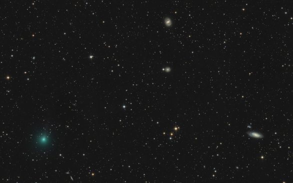 24P/Schaumasse společně s galaxiemi M90 a M91, 30. 12. 2025, 08:00 UTC, 63×120 s,Takahashi E130D, f/3.3, 430 mm (ořez) Autor: Brennan Gilmore 24P/Schaumasse společně s galaxiemi M90 a M91, 30. 12. 2025, 08:00 UTC, 63×120 s,Takahashi E130D, f/3.3, 430 mm (ořez) Autor: Brennan Gilmore