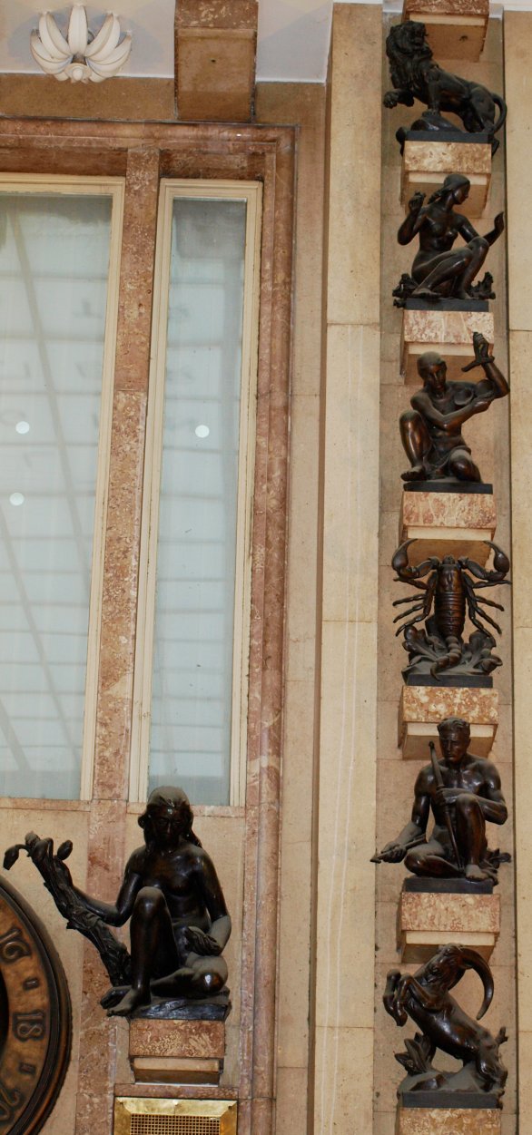 Pravá strana orloje se znameními zvěrokruhu. Autor: Radim Neuvirt