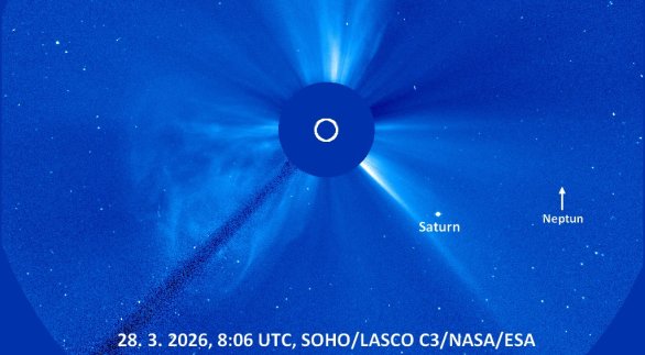 Planeta Saturn a slabý Neptun v koronografu SOHO. Vidět je také výron plazmatu po erupci z východního okraje Slunce Autor: NASA/ESA