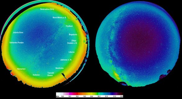 Porovnání kvality oblohy v Jizerské oblasti tmavé oblohy JOTO (vlevo) a na La Palmě (vpravo). Na stupnici je uvedena jednotka jasu noční oblohy. Zatímco v JOTO se nejtmavší nebe nachází v nadhlavníku na úrovni, která ani nedosahuje kvality přírodně tmavého nebe a obzor je zcela přesvícen okolními městy, obloha v nadhlavníku na La Palmě je přírodně zcela tmavá. Autor: Martin Mašek