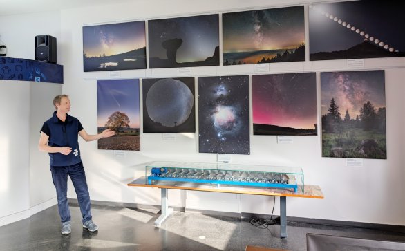 Velkoformátové obrazy ve vstupní hale libereckého science centra iQLandia