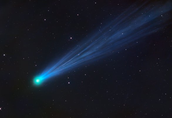 Kometa C/2025 R3 (PanSTARRS) 1. 5. 2026 z astrofarmy Tivoli v Namibii Autor: Michael Jäger, Gerald Rhemann