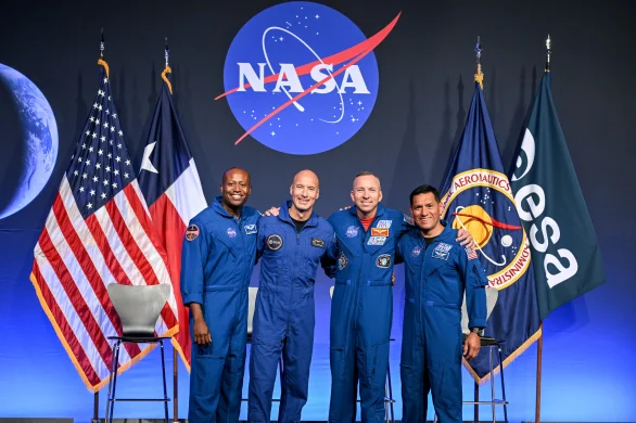 Posádka mise Artemis III. Zleva: Andre Douglas, letový specialista, Luca Parmitano, pilot, Randy Bresnik, velitel, Frank Rubio, letový specialista Autor: NASA Posádka mise Artemis III. Zleva: Andre Douglas, letový specialista, Luca Parmitano, pilot, Randy Bresnik, velitel, Frank Rubio, letový specialista Autor: NASA