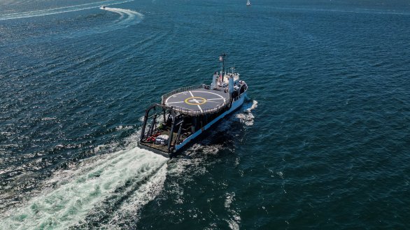 Loď MV Shannon odváží vyzvednoutou kapsli Starfall Demo do kalifornského přístavu Long Beach Autor: SpaceCoastWest Loď MV Shannon odváží vyzvednoutou kapsli Starfall Demo do kalifornského přístavu Long Beach Autor: SpaceCoastWest