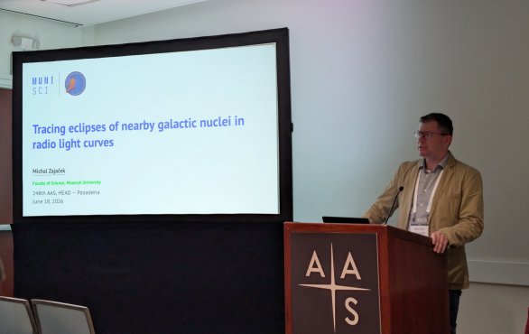 Prezentácia “Tracing eclipses of nearby galactic nuclei in radio light curves” počas sekcie AGN3: Surveys and Techniques Autor: Michal Zajaček Prezentácia “Tracing eclipses of nearby galactic nuclei in radio light curves” počas sekcie AGN3: Surveys and Techniques Autor: Michal Zajaček
