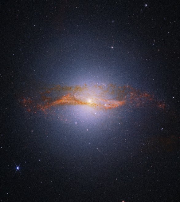 Pohled na galaxii Centaurus A v blízkém infračerveném oboru kamerou NIRCam kosmického teleskopu JWST odhaluje zkroucená mračna plynu a prachu jako důsledek dávného prolnutí dvou galaxií. Autor: NASA, ESA, CSA, STScI. Image Processing: A. Pagan (STScI), J. Depasquale (STScI), M. Garcia Marin (E Pohled na galaxii Centaurus A v blízkém infračerveném oboru kamerou NIRCam kosmického teleskopu JWST odhaluje zkroucená mračna plynu a prachu jako důsledek dávného prolnutí dvou galaxií. Autor: NASA, ESA, CSA, STScI. Image Processing: A. Pagan (STScI), J. Depasquale (STScI), M. Garcia Marin (E