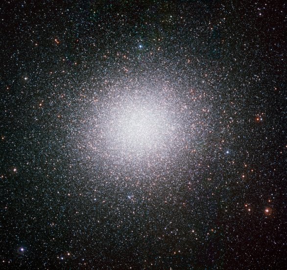Kulová hvězdokupa NGC 5139 je známá jako Omega Centauri. V naší galaxii se jedná o největší známou kulovou hvězdokupu. Útvar z dob utváření galaxií, tvořený asi 10 miliony starých hvězd. Mozaika kamerou WFI obervatoře na hoře La Silla v Chile. Autor: ESO Kulová hvězdokupa NGC 5139 je známá jako Omega Centauri. V naší galaxii se jedná o největší známou kulovou hvězdokupu. Útvar z dob utváření galaxií, tvořený asi 10 miliony starých hvězd. Mozaika kamerou WFI obervatoře na hoře La Silla v Chile. Autor: ESO