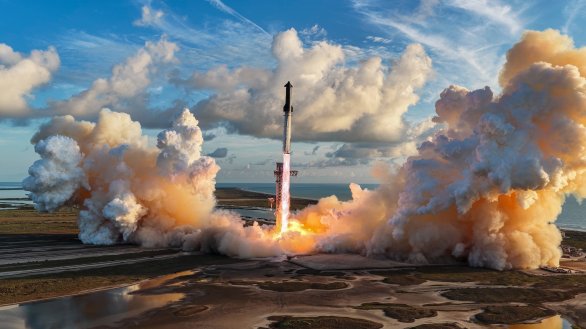 Start Super Heavy B21 a Starship S41 na 14. letový test a zároveň první let Starship na oběžnou dráhu. Autor: X/SpaceX Start Super Heavy B21 a Starship S41 na 14. letový test a zároveň první let Starship na oběžnou dráhu. Autor: X/SpaceX