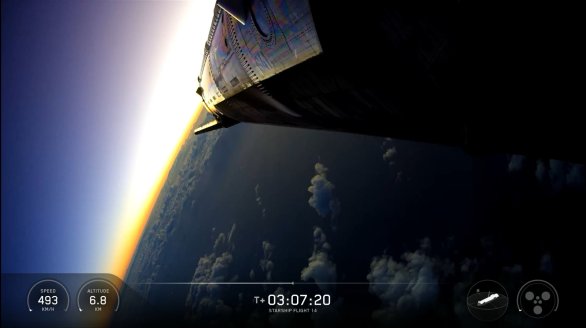 Záběry z kamery na Starship S41 pořízené během sestupu. Autor: SpaceX Záběry z kamery na Starship S41 pořízené během sestupu. Autor: SpaceX
