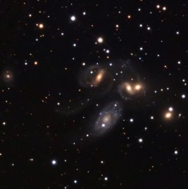 Stephanův kvintet na snímku z observatoře Kitt Peak, 2014 Autor: noirlab.edu