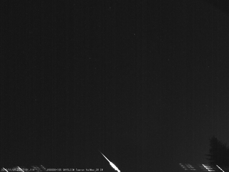 Bolid zachycený 5. listopadu 2015 jihozápadní kamerou opatřenou spektrografem. Autor: Hvězdárna Valašské Meziříčí