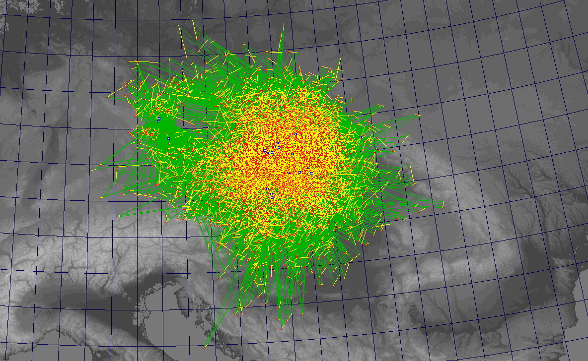2D projekce (střední Evropa) drah vícestaničních meteorů zaznamenaných v rámci sítě CEMeNt v roce 2016 (celkem 9 884 drah). Pozice stanic jsou v mapě označeny (modré kroužky). Autor: Jakub Koukal